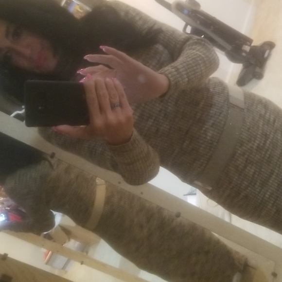 Sweater dress~ OS - Picture 4 of 4